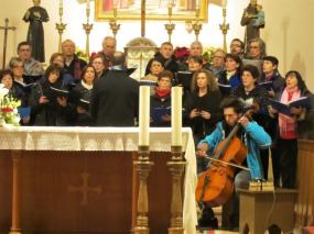 ... il  maestro Fabio De Martin dirige il coro parrocchiale di Fregona, Osigo e Sonego ...