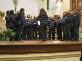 ... la maestra Eleonora Possamai dirige l CORO C.A.I. di Vittorio Veneto nel Concerto di Natale 2018 nella chiesa  di Sant´Andrea  a Vittorio Veneto ...