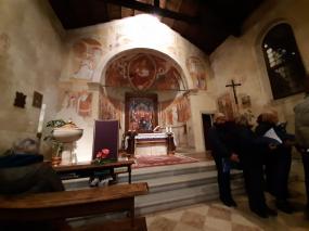 ... canti di natale nella chiesa di San Silvestro alla messa di natale 2019 per i soci del Club Alpino Italiano locale ... 