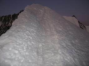 La cresta nevosa verso la cima del Nadelhorn