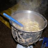 Il cenone del sabato sera a base di caldi tortellini è servito al freddo del "Fondo Vecchio" in Genziana!!!