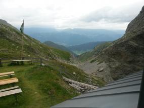 Laggiù, la Gailtal e Kartisch, meta del "villaggio degli Alpinisti" del 2014...
