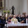 ... don Gianpiero Moret celebra la messa nella chiesa di Sonego  ...