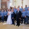... foto di gruppo degli sposi Eleonora e Massimo con i coristi del CORO C.A.I. di Vittorio Veneto ... 