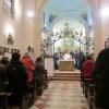 ... Don Fabrizio Mariani celebra la messa di Natale per i soci C.A.I. della sezione di Vittorio Veneto ...