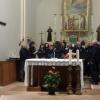 ... Regina Manfè con Don Gianpiero Moret ed il CORO C.A.I. di Vittorio Veneto nella chiesa di Sonego - Fregona ... 