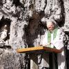 ... Frate Walter Casagrande celebra la Messa  autunnale 2019 di fine della stagione escursionistica estiva alla grotta della Madonna dell´Agnelezza su monte Pizzoc ...  