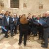 ... la maestra Laura De Luca dirige il CORO C.A.I. di Vittorio Veneto alla messa di Natale per i soci C.A.I. ... 