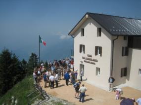 ... il nuovo rifugio Città di Vittorio Veneto sul Monte Pizzoc ...