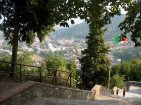 ... vista su Vittorio Veneto dalla scalinata che porta al Santuario di Santa Augusta ...