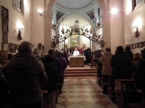 ... soci C.A.I. alla messa di Natale per la sezione di Vittorio Veneto ...
