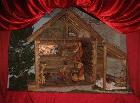 ... il bel presepio, in attesa dei Re Magi , nella chiesa di San Lorenzo in Montagna ...  