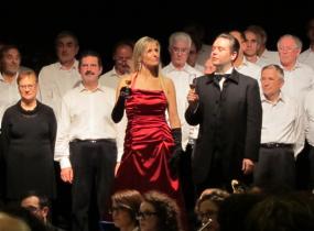 ... Antonella Giacomin ed Elvis Fanton ... voci soliste nel "Brindisi" tratto dall´opera "La Traviata" ...