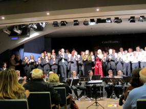 ... il saluto dei protagonisti al numeroso pubblico del concerto VIVA VERDI a Castelbrando ... 
