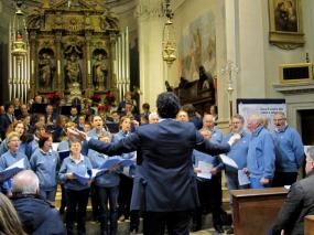 ... Esecuzione del canto finale "Jingle Bells" allegra conclusione del Concerto di Natale a Cappella Maggiore ...