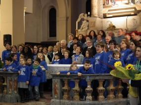 ... gioiosa immagine dei coristi protagonisti del "Concerto dell´Epifania" nella chiesa di Santa Maria Annunziata in Meschio di Vittorio Veneto ... 