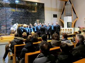 ... pubblico presente al Concerto di Natale nella chiesa di San Michele di Sacile ...