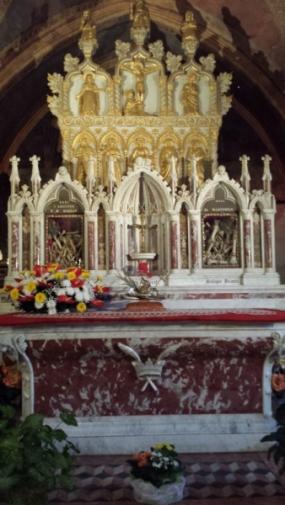 ... l´altare con le reliquie di Santa Augusta presso l´omonimo Santuario di Vittorio Veneto ...