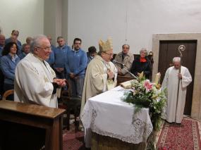 ... Il vescovo  Monsignor Corrado Pizziolo  ed il Monsignor Silvano De Cal, concelebrano la messa al Santuario della Madonna della Salute ...