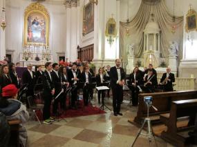 ... il Corpo Bandistico di Follina ed il suo maestro Paolo Paoletti ricevono i meritati applausi del pubblico presente ...