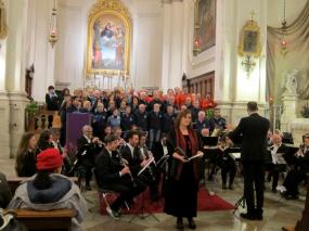 ... solista, orchestra e cori riuniti per il solenne brano di Giuseppe Verdi "La Vergine degli Angeli" ...