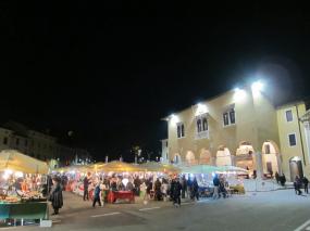 ... i mercatini di Natale di Piazza Papa Giovanni Paolo I a Ceneda di Vittorio Veneto ...