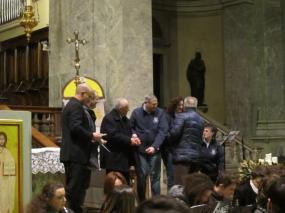 ... scambio di doni tra i protagonisti del Concerto di Natale 2015 nella Cattedrale di Ceneda di Vittorio Veneto ...