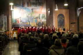 ...  la Corale dei Laghi di Tarzo  al Concerto di Epifania 2016 nella chiesa di SS. Pietro e Paolo di Vittorio Veneto ...