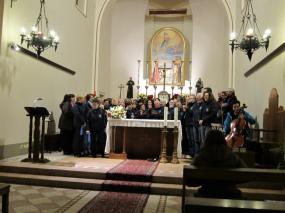 ... il CORO C.A.I. di Vittorio Veneto ed il coro parrocchiale di Fregona, Osigo, e Sonego presso la chiesa di Sonego ...