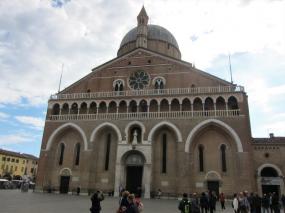 ... la Pontificia Basilica di Sant´Antonio di Padova ... 