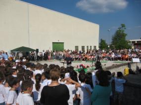 ... la grande partecipazione alla festa di fine ano scolastico 2017 alla suola primaria Marco Polo di Vittorio Veneto ... 