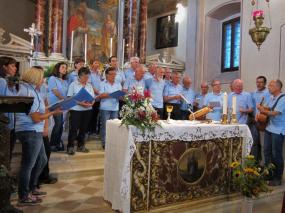 ... il CORO C.A.I. di Vittorio Veneto anima  la santa messa al Santuario di Santa Augusta ... 