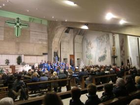 ... il coro dei giovani e delle famiglie della parrocchia di Meschio nella chiesa di San Giuseppe a Costa di Vittorio Veneto ... 