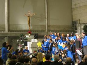 ... simpatico canto gospel eseguito dal coro dei giovani e delle famiglie della parrocchia di Meschio al Concerto di Epifania 2018 ... 