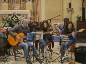 ... generazioni di musicisti al concerto di Natale 2018 di Fregona ... 
