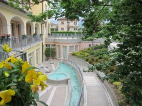 ... un bel giardino interno della Casa di Soggiorno "Divina Provvidenza" di Santa Lucia di Piave ...