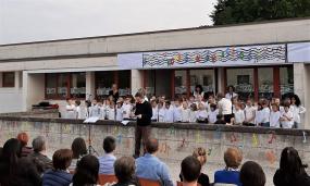 ... il Maestro Marco Rinaldi presenta il programma della festa "Note in Viaggio" 2019  alla scuola primaria Marco Polo di Vittorio Veneto ... 