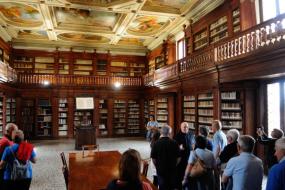 ... il CORO C.A.I. di Vittorio Veneto visita la bellissima e storica biblioteca dell´Abbazia di Praglia ... 