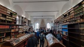 ... la biblioteca moderna dell´Abbazia di Praglia ...
