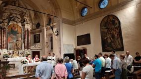 ... fedeli alla santa messa della vigila 2019 al santuario di Santa Augusta di Vittorio Veneto ... 
