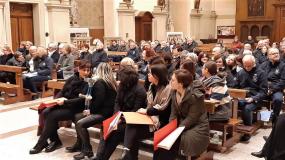 ... coristi in attesa del  concerto di Natale 2019 nella chiesa Arcipretale di Santa Maria Assunta  di Fregona ... 