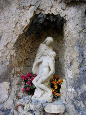 ... la Madonna alla grotta de l´Agnelezza sulle pendici del monte Pizzoc ...