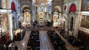 ... l´interno della bella chiesa veneziana di San Rocco ...
