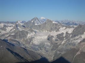 Sullo sfondo il Monte Bianco